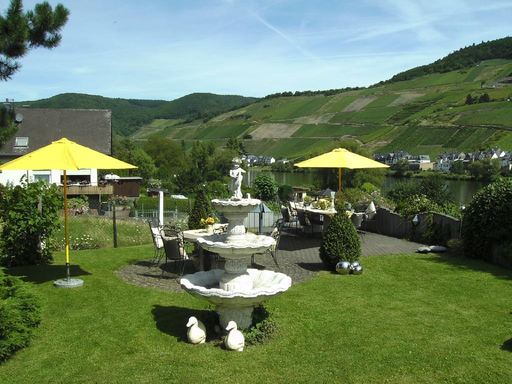 Haus Marientaler Au Gbr Hotel Zell an der Mosel Exterior photo